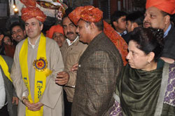 Omar Abdullah during Raghunath Bazar Festival - 2011 celebrations on Lohri