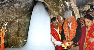 Pooja at Sanctum Sanctorum amidst chanting of Vedic Mantras at the Holy Cave of Shri Amarnathji.